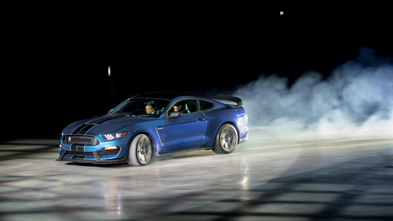 Illustration for article titled The Best Photos And Cars From The 2015 Detroit Auto Show